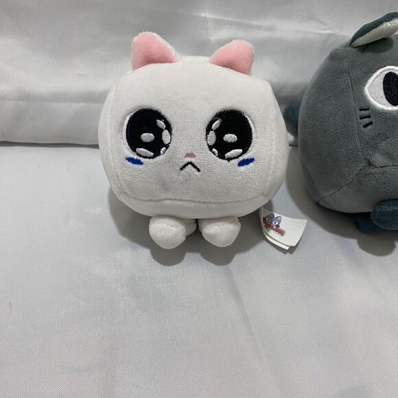 Pet Simulator Cats Plush Toy Set Multi-Character White Grey Stuffed Collectible - Picture 3 of 16